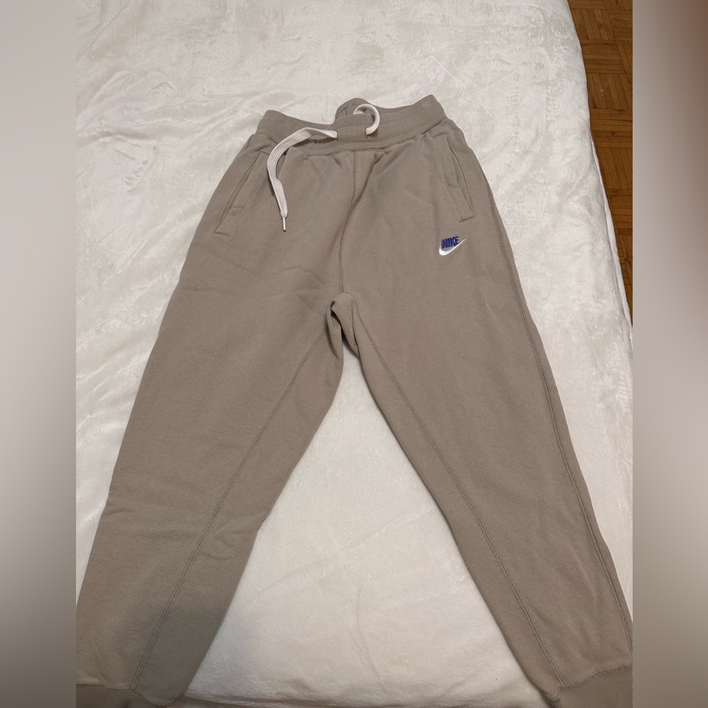 Nike jogging pants